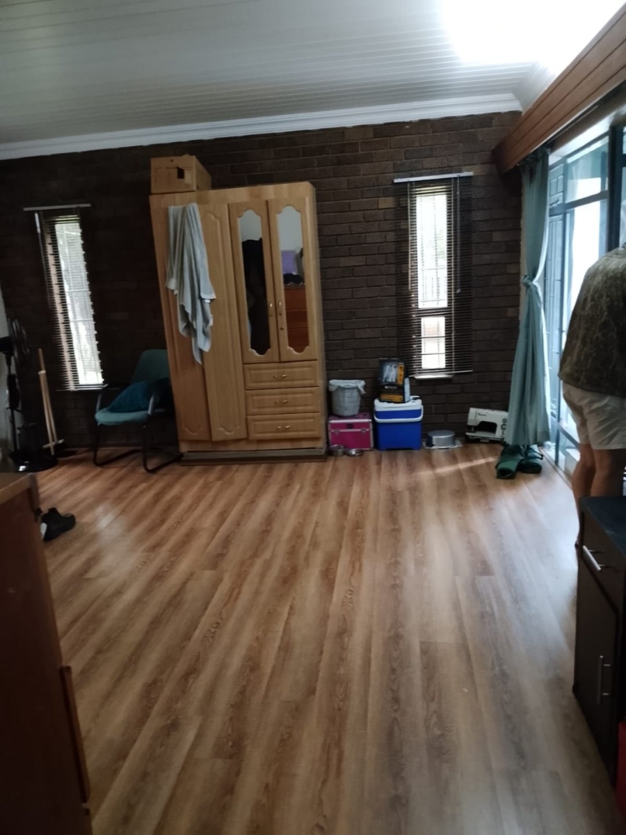 5 Bedroom Property for Sale in Lourenspark North West